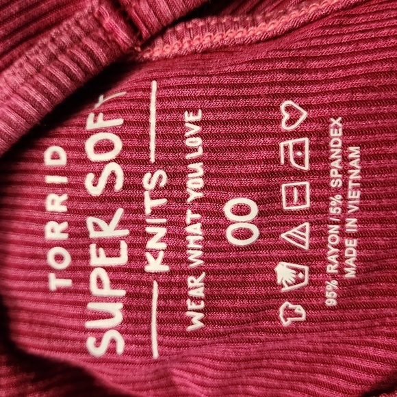 Torrid Super Soft Fushia Keyhold Top 0X - Picture 4 of 4